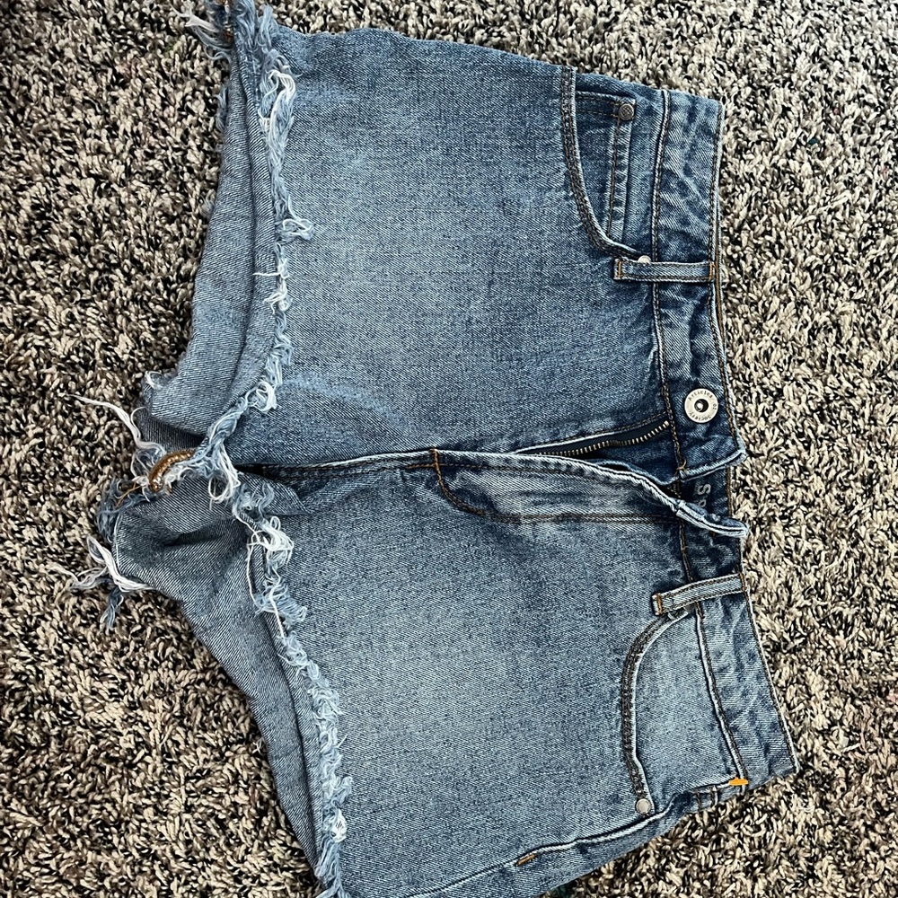 Articles of society shorts, size 2/3